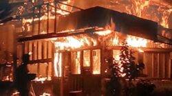 Kebakaran Dini Hari di Cupak, Dua Rumah Warga Hangus Terbakar.