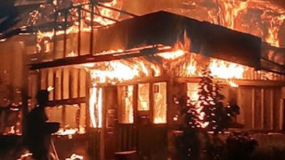 Kebakaran Dini Hari Hanguskan Dua Rumah di Nagari Cupak, Penyebab Masih Diselidiki