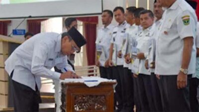 Wakil Wali Kota Padang, Maigus Nasir, dalam penandatanganan Berita Acara.