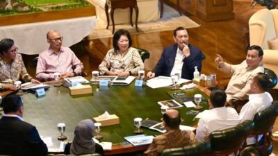 Presiden Prabowo Subianto menerima jajaran Dewan Ekonomi Nasional (DEN).