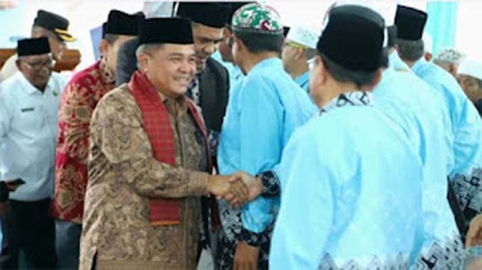 Bupati Agam bersama Kepala Kantor Wilayah Kementerian Haji dan Umrah.