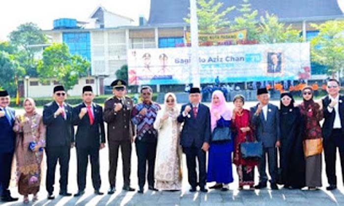 Wakil Walikota Maigus Nasir memimpin upacara.