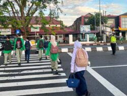 Jam Pulang Sekolah, Satlantas Padang Perlancar Arus