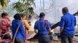Sebuah Rumah Semi Permanen di Kota Solok Terbakar, Damkar Gerak Cepat Padamkan Api.