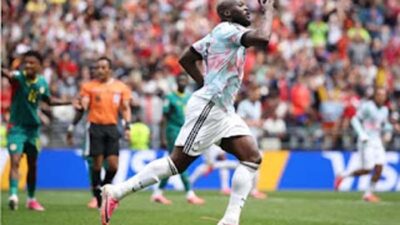 Striker Belgia Romelu Lukaku, merayakan golnya ke gawang Senegal.