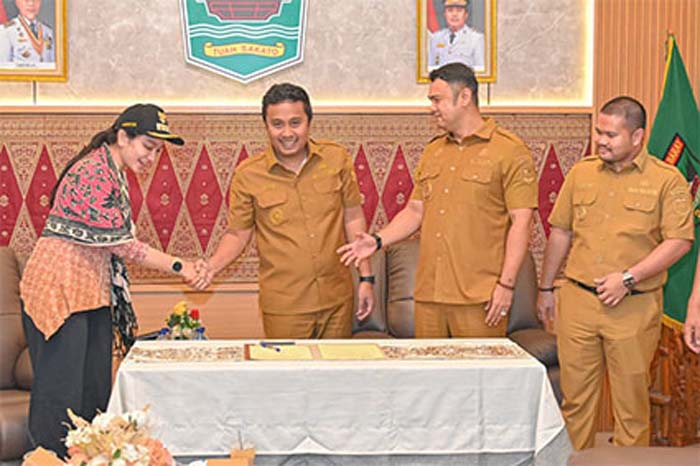 Wakil Gubernur Sumbar, Vasko Ruseimy, bersama Bupati Dharmasraya, Annisa Suci Ramadhani, Bupati Sijunjung, Benny Dwifa Yuswir, dan Wakil Wali Kota Sawahlunto, Jeffry Hibatullah, menyatukan dukungan.