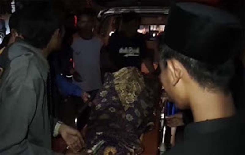 Korban tewas dalam kecelakaan maut di Indramayu saat dibawa ambulans