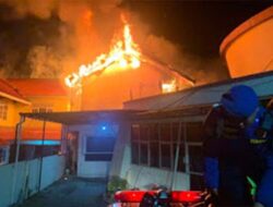 Kebakaran Besar Landa Kompleks Perkantoran Padang
