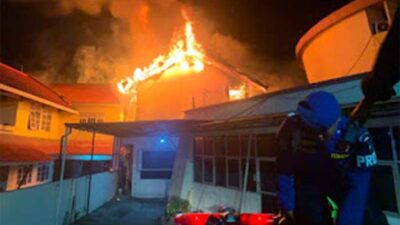 Kebakaran hebat di Kompleks Perkantoran, di Sawahan, Padang