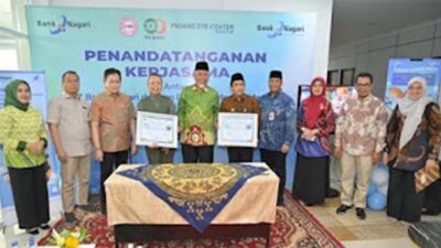 Gubernur Sumbar, Mahyeldi Ansharullah, menyaksikan penandatanganan nota kesepahaman MoU.