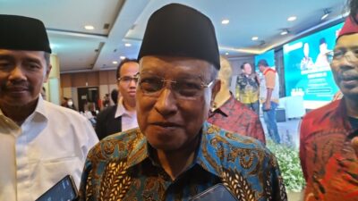 Eks Ketua Umum PBNU KH Said Aqil Siradj mengingatkan kebangkitan umat harus dimulai dari penguatan iman yang hakiki.