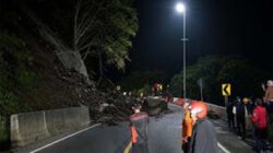 Longsor kembali menutup Jalan Padang–Bukittinggi di KM 66+700 Lembah Anai.