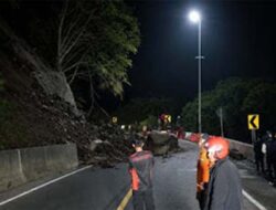 Longsor Kembali Putus Jalan Padang–Bukittinggi di Lembah Anai, Jalur Ditutup Total