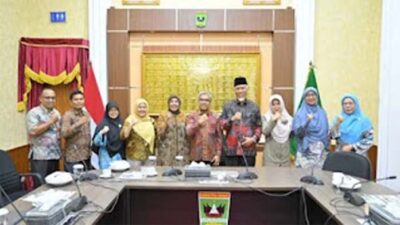 Gubernur Sumbar Mahyeldi Ansharullah bersama jajaran.