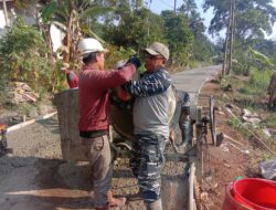 Kebersamaan Satgas TMMD dan Warga Jadi Kekuatan Utama