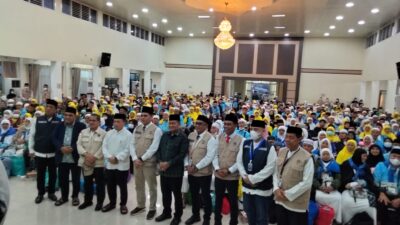 Sambut Jamaah Haji Kloter 13, Gubernur Al Haris Minta Maaf atas Kekurangan Layanan