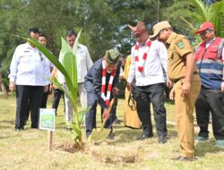 Gubernur Mahyeldi dan Menteri Lingkungan Hidup Canangkan Gerakan Tobat Ekologis di Sumbar