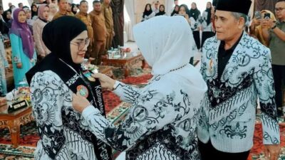 Ny. Hj. Erniati Khairunas Resmi Dikukuhkan Sebagai Bunda Guru