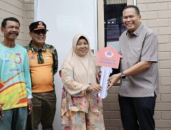 Emridona Terima Kunci Rumah Huntap dari Yota Balad dan Sestama BNPB