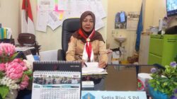 Plt Kepala SMAN 2 Kuala Kapuas, Setia Rini.