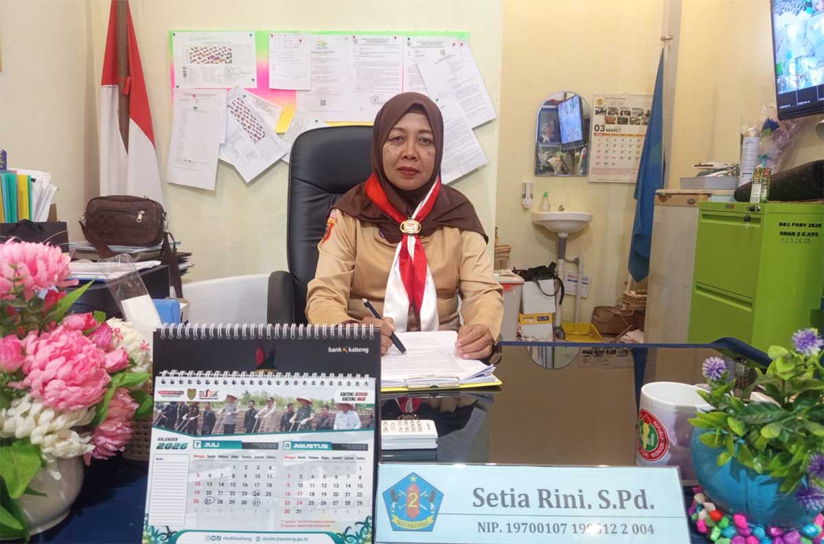 Plt Kepala SMAN 2 Kuala Kapuas, Setia Rini.