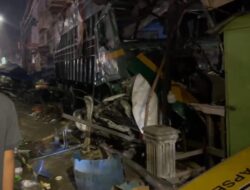 Diduga Rem Blong, Truk Tabrak Belasan Pengunjung dan Kendaraan di Kotapinang, 1 Tewas 14 Luka-Luka