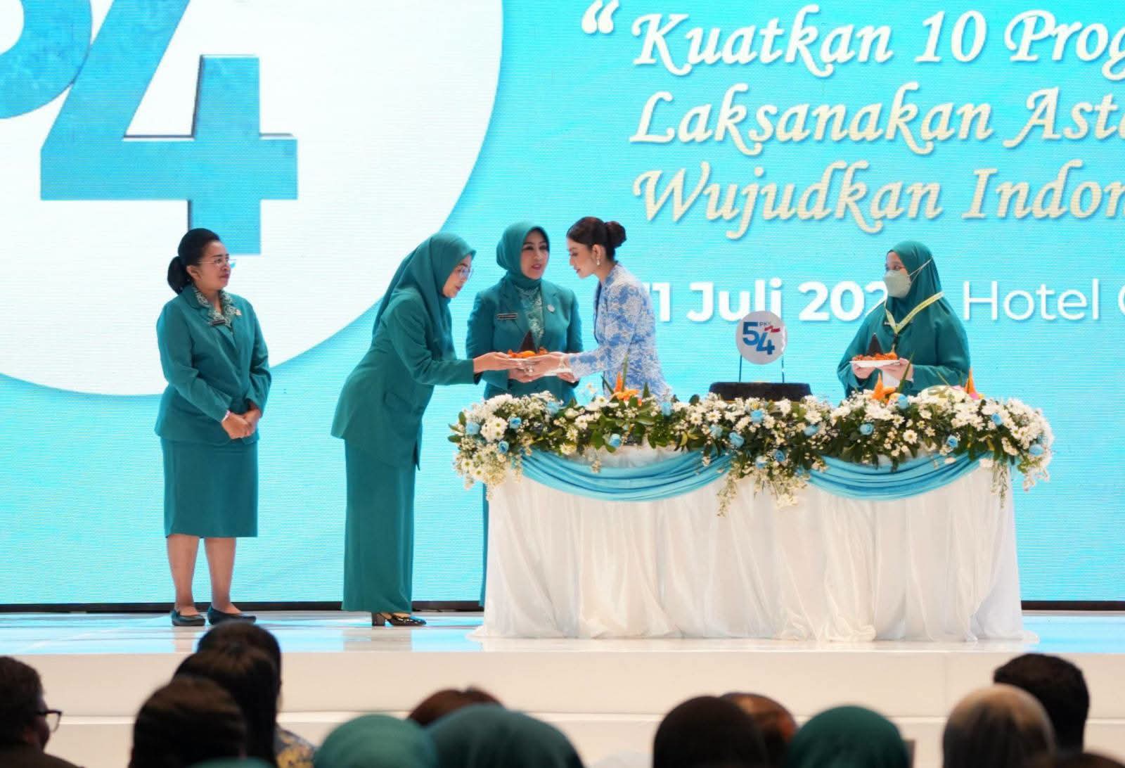 Wali Kota Zulmaeta Apresiasi Prestasi Kader PKK Payakumbuh di Tingkat Nasional
