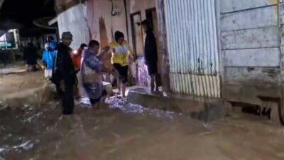 Banjir landang Agam, ratusan warga mengungsi.