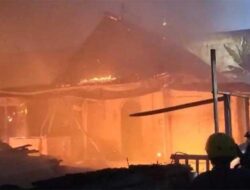 Diliputi Emosi, Pria Bakar Rumah Mertua hingga Api Melalap 11 Bangunan