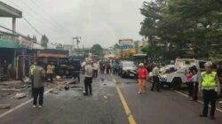 Tabrakan beruntun di Sibolangit akibat truk rem blong.