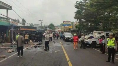 Tabrakan beruntun di Sibolangit akibat truk rem blong.