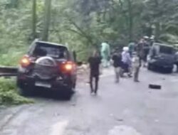 Mobil Terjun ke Jurang dalam Kecelakaan di Bonjol
