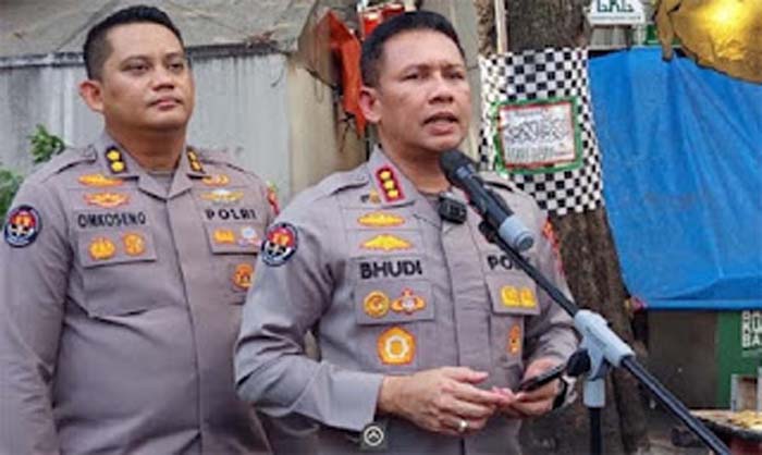 Kabid Humas Polda Metro Jaya, Kombes Budi Hermanto menjelaskan pemilik senpi.
