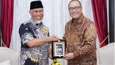 Gubernur Sumbar, Mahyeldi Ansharullah dan Direktur Jenderal Asia Pasifik dan Afrika Kementerian Luar Negeri (Kemenlu) RI