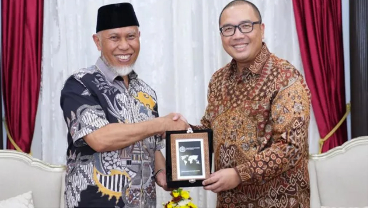 Gubernur Sumbar, Mahyeldi Ansharullah dan Direktur Jenderal Asia Pasifik dan Afrika Kementerian Luar Negeri (Kemenlu) RI