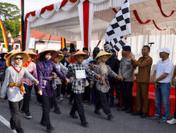 Pelajar Padang Panjang Ikuti Gerak Jalan Tepat Waktu