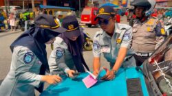 Perkuat Kesadaran Pengendara, Jasa Raharja Sumbar Pasang Spanduk di Lokasi Rawan Kecelakaan.