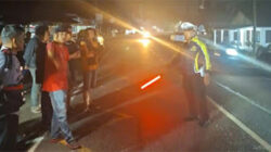 Truk Oleng Hantam 2 Motor di Padang Pariaman.