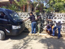 Saat Warga Kesulitan, Satgas TMMD Turun Tangan Evakuasi Mobil dari Parit