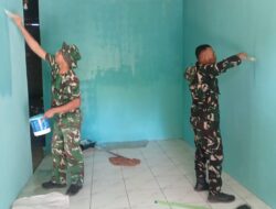 Satgas TMMD dan Warga Tuntaskan Pengecatan Rumah Pak Imam