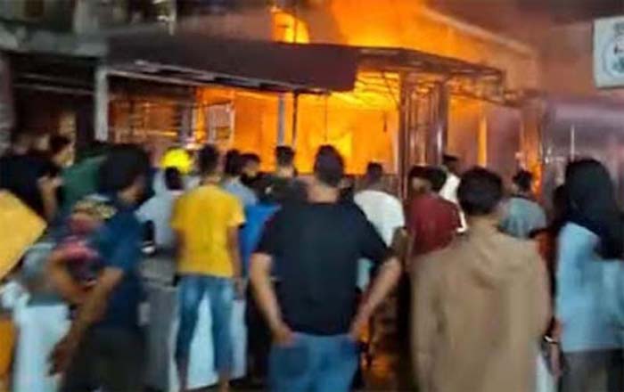 Kebakaran di Simpang Pulai Solok, 7 Petak Ruko Ludes Dilalap Api.