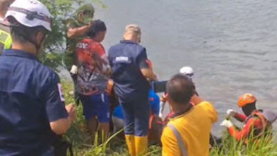 Warga Sidoarjo Digegerkan Penemuan Jasad Pria Mengapung di Sungai