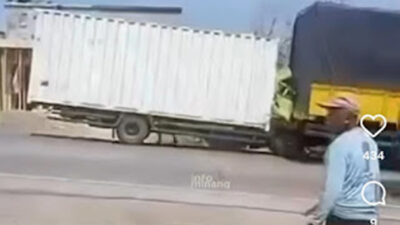 Kecelakaan lalu lintas terjadi di Jalan Lintas Solok-Padang.