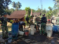 Gotong Royong TNI dan Warga Percepat Pembangunan Jalan Cor di Desa Cukil