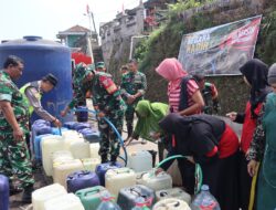Tanggap Kekeringan, Kodim 0714/Salatiga Salurkan Air Bersih ke Desa Wonokerto dan Kemitir