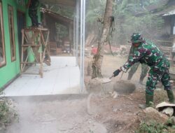 Tak Hanya Bangun Fisik, Satgas TMMD ke-129 Peduli Kebersihan Lingkungan Warga