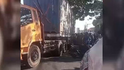 Remaja perempuan berusia 16 tahun tewas terlindas ban belakang truk tronton