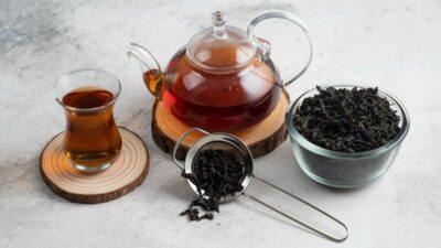 Suka minum teh? Sepertinya kamu perlu mempertimbangkan minum teh hitam sebab ada segudang manfaat apalagi jika diminum setiap hari.