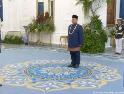 Busana Prabowo di HUT ke-81 RI Sarat Makna, Ada Songket dan Melati Putih