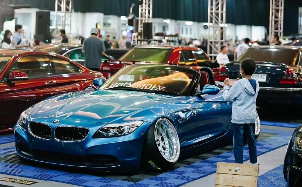 Ratusan mobil dan motor modifikasi berkumpul dalam ajang Indonesian Custom Show (ICS) 2026 di Jogja Expo Center (JEC), Yogyakarta.
